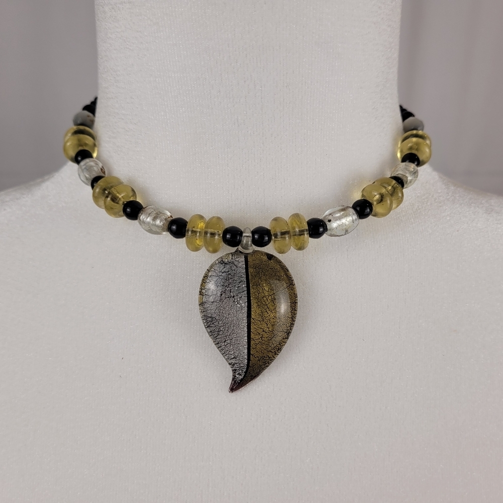 Elegant Hand-Made Glass Chocker Necklace with Silver Leaf